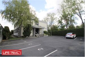 repr&auml;sentatives B&uuml;rogeb&auml;ude mit ausreichend Parkm&ouml;glichkeiten in sehr ruhiger Lage