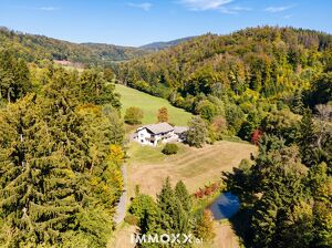 Herrschaftliche Landhausvilla in absoluter Alleinlage ? 14.500 m&sup2; Natur, 2 Fischteiche, Hallenbad