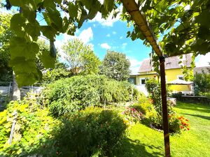 ROMANTISCHE VILLA MIT TRAUMGARTEN IN BEST-LAGE!