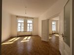 Gro&szlig;z&uuml;gige 5-Zimmer-Altbauwohnung mit Balkon // Spacious 5-Room Period Apartment with Balcony //