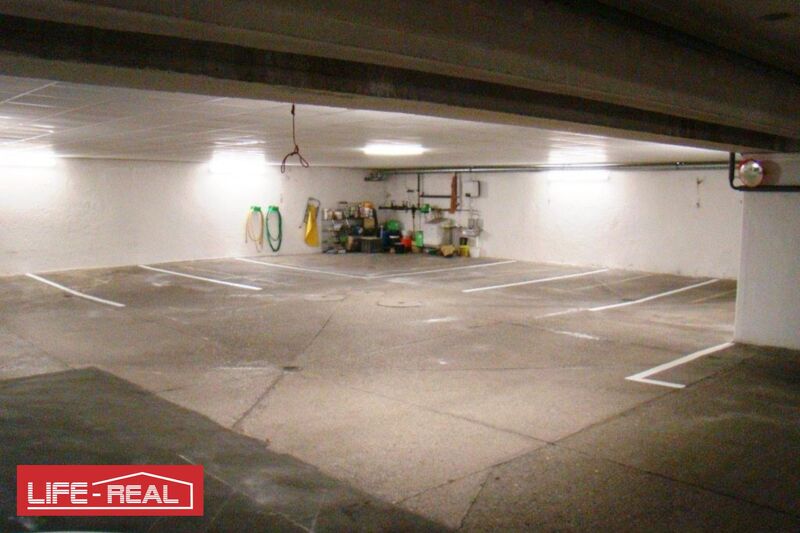 Zur Vermietung steht ein TG-Platz neben dem St. Barbara Friedhof