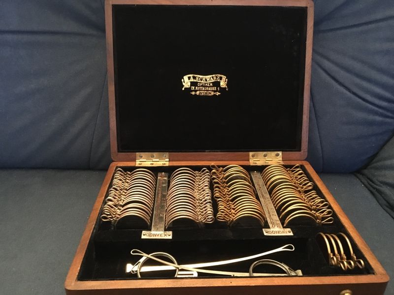 Verkaufe Optiker Gläser Set im Holzkasten ca1900
