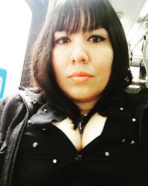 Dominante Frau mit Einfühlungsvermögen sucht