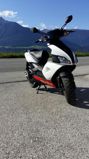 Verkaufe Aprilia SR50 Factory (Einspritzer)