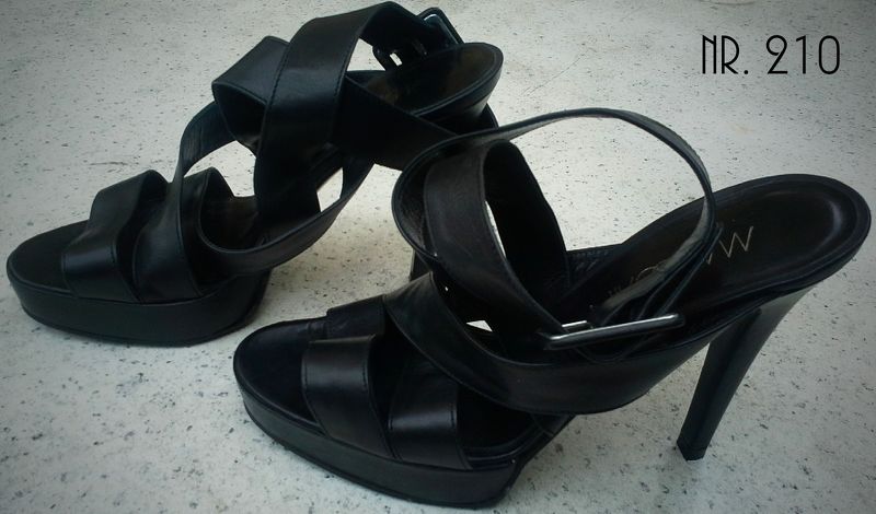 Nr. 210     Herrliche NEUE Damenschuhe  mit Riemen  "MACCAIN" ,