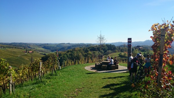 Grenztisch in Glanz an der Weinstrae