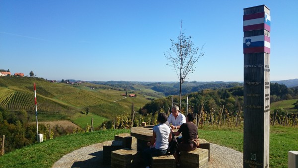 Grenztisch in Glanz an der Weinstrae