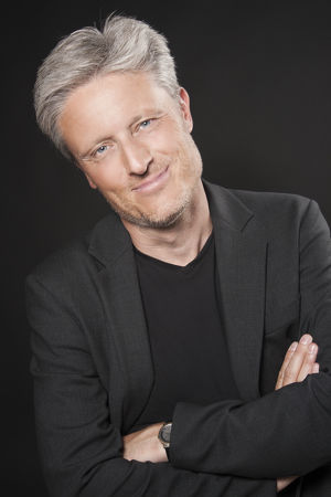 FOLGEN SIE MIR AUFFÄLLIG mit Florian Scheuba