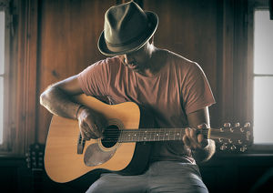 Musiksalon mit Brendan Adams in der Villa Müller
