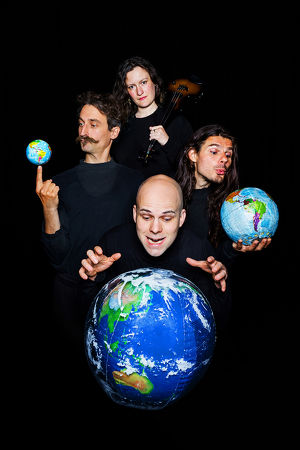 Genesis - surreales Zirkustheater