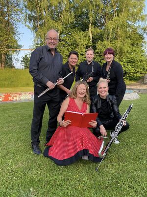 Vom Rand zur Mitte � Treibhoiz und Manuela Seidl