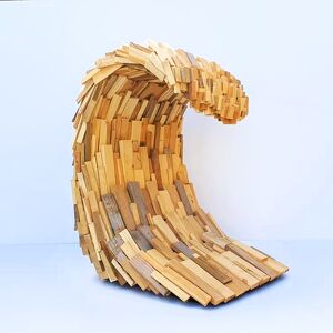 Mathes mit neuer gesellschaftskritischer Skulptur �Die Welle� im LEMU